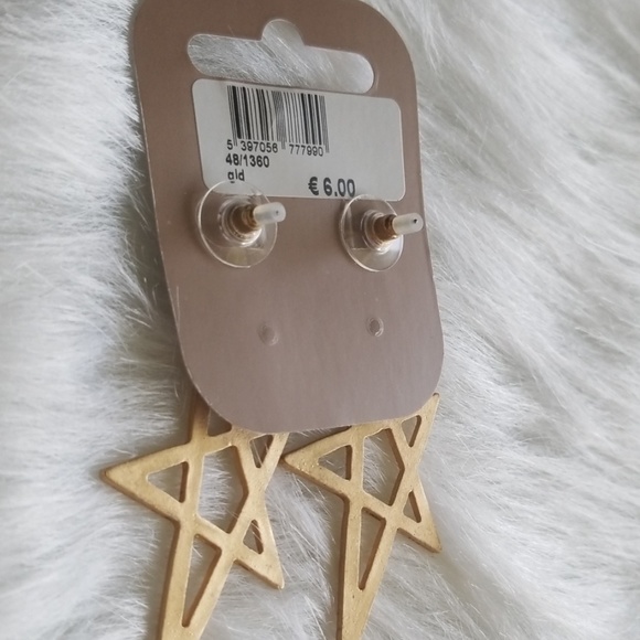 🆕️⭐ 3/$18 Gold Shooting Star Dangle  Earrings - Picture 8 of 8